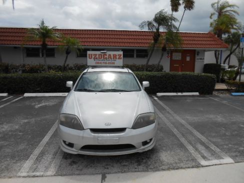 Used 2006 Hyundai Tiburon GT FWD image 7