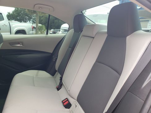 Used 2021 Toyota Corolla LE Sedan FWD image 16
