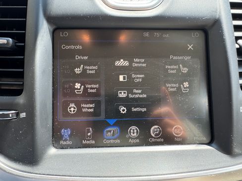 Used 2015 Chrysler 300 C image 19