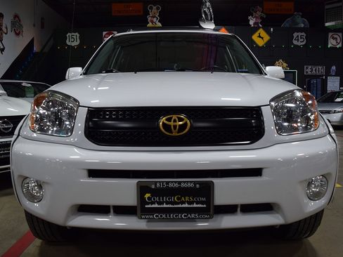 Used 2004 Toyota RAV4 image 10