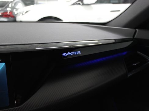 Used 2023 Audi e-tron GT Premium Plus image 25
