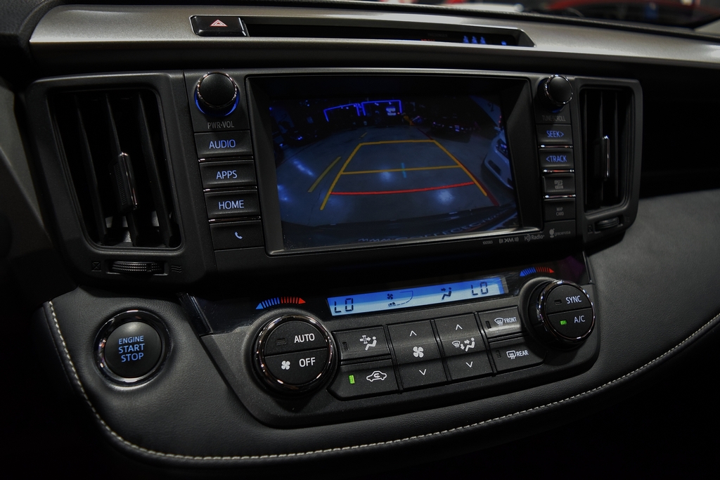 Used 2017 Toyota RAV4 Limited FWD image 29