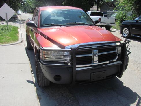 Used 2007 Dodge Dakota 2WD Club Cab ST image 2