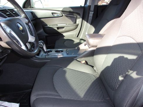 Used 2011 Chevrolet Traverse Limited LT image 4