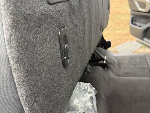 Used 2018 Nissan Titan SV image 87