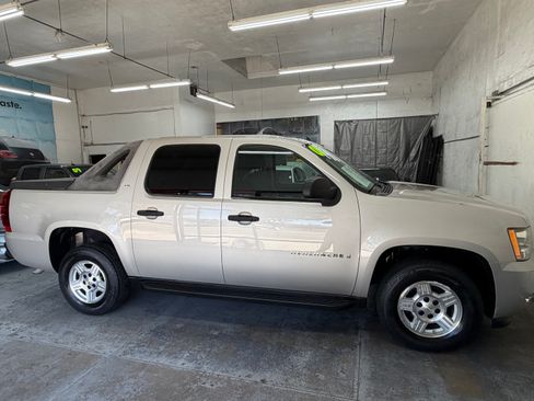 Used 2008 Chevrolet Avalanche 2WD image 9