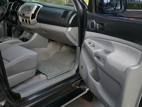 Used 2010 Toyota Tacoma TRD Off-Road image 20