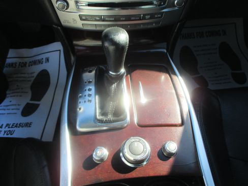 Used 2017 INFINITI Q70 Premium image 11