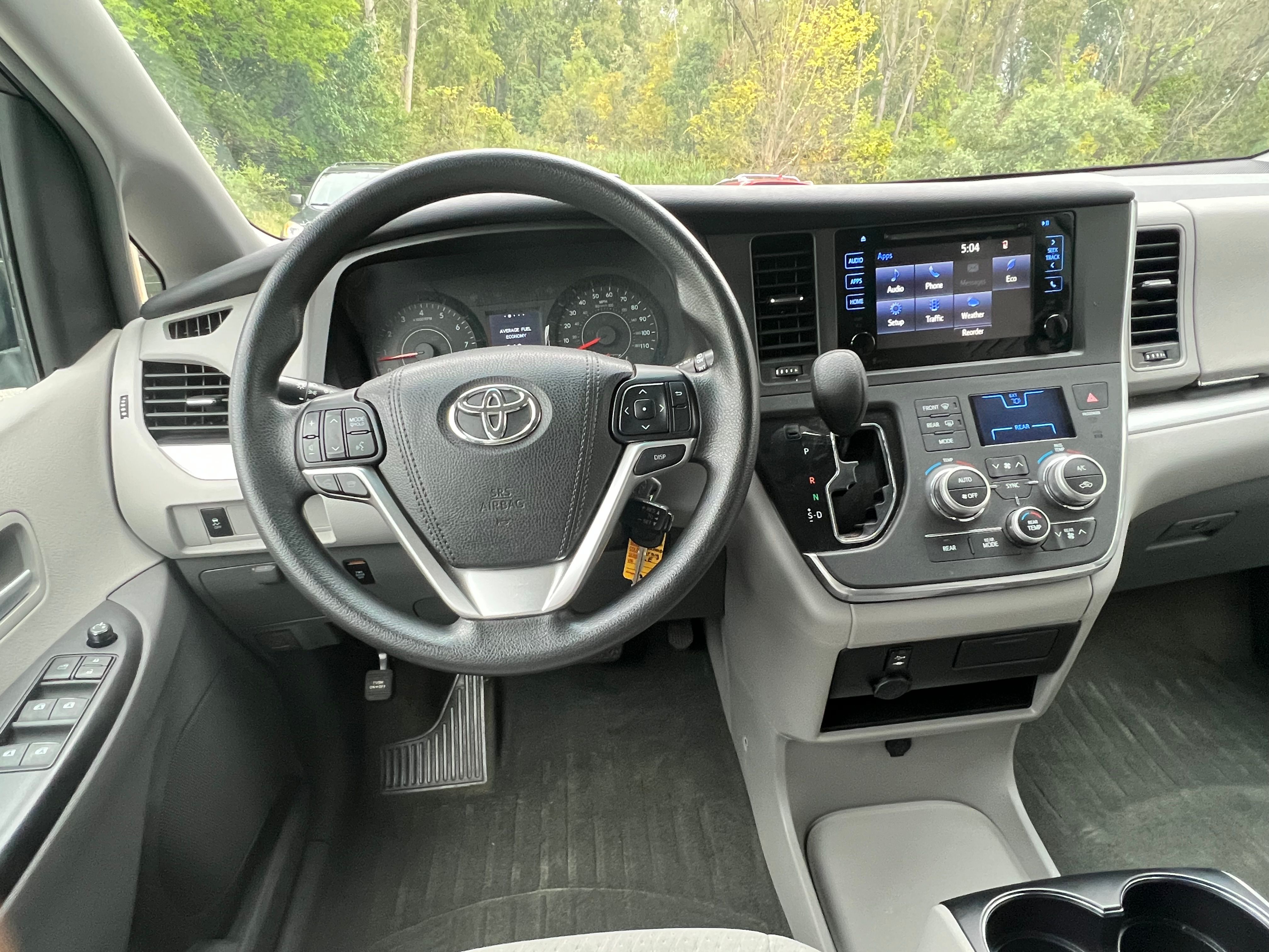 Used 2015 Toyota Sienna LE FWD image 9