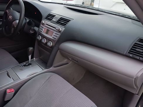 Used 2011 Toyota Camry LE image 9