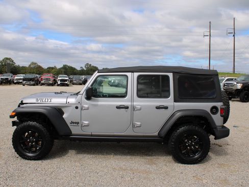 Used 2021 Jeep Wrangler Unlimited Willys image 3