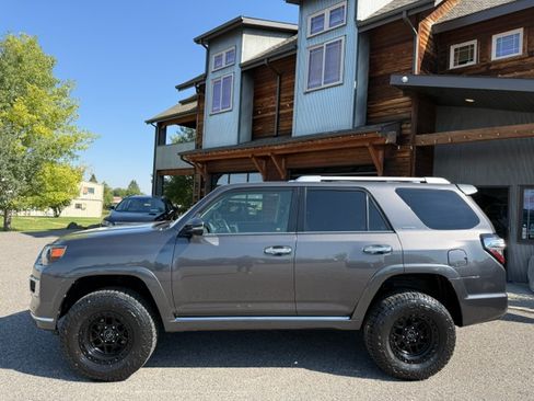 Used 2016 Toyota 4Runner 4WD image 2