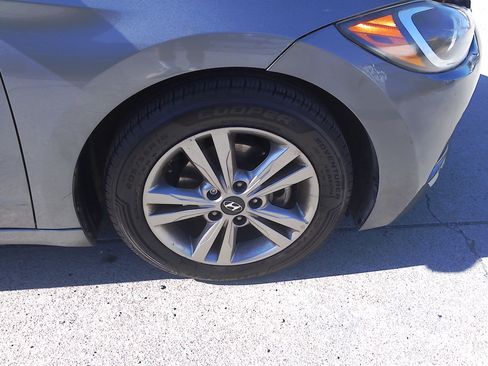 Used 2017 Hyundai Elantra Sedan FWD image 40