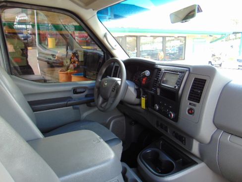 Used 2017 Nissan NV 2500 SL image 24
