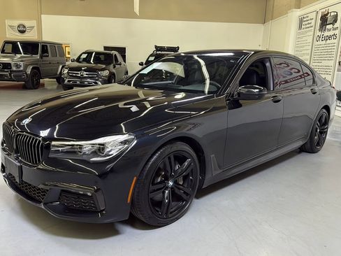 Used 2019 BMW 740i w/ M-Sport Package RWD image 6