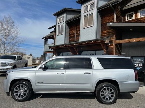 Used 2016 GMC Yukon XL Denali image 3