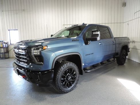Used 2025 Chevrolet Silverado 3500 4x4 Crew Cab LTZ image 2