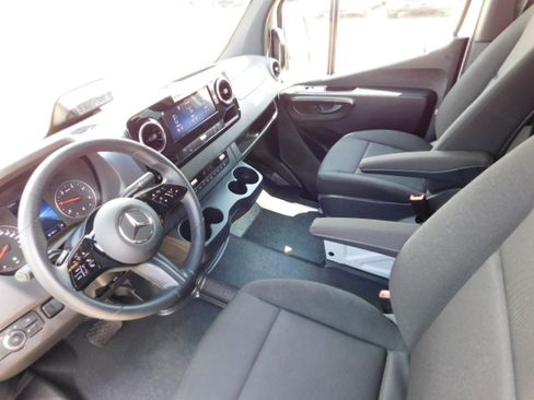 Used 2026 Mercedes-Benz Sprinter 2500 170 Passenger image 9