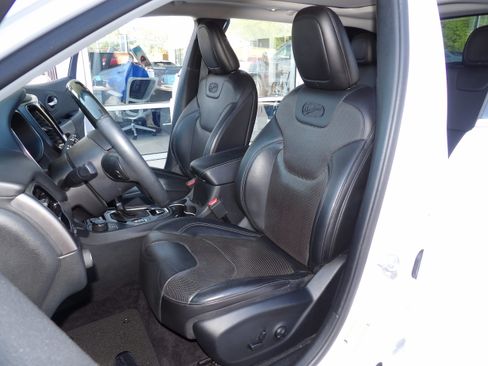 Used 2019 Jeep Cherokee 4WD Overland image 22