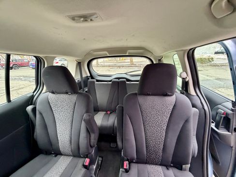 Used 2012 MAZDA MAZDA5 Sport image 15