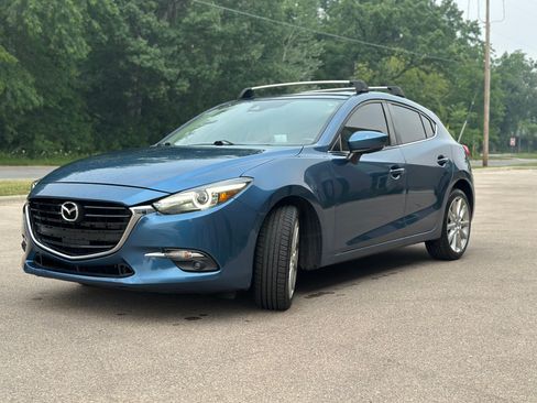 Used 2017 MAZDA MAZDA3 Grand Touring Hatchback FWD image 3