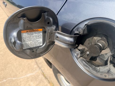 Used 2012 Honda Civic Natural Gas Sedan image 17