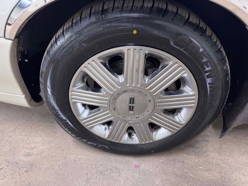 Used 2004 Lincoln Town Car Ultimate image 25