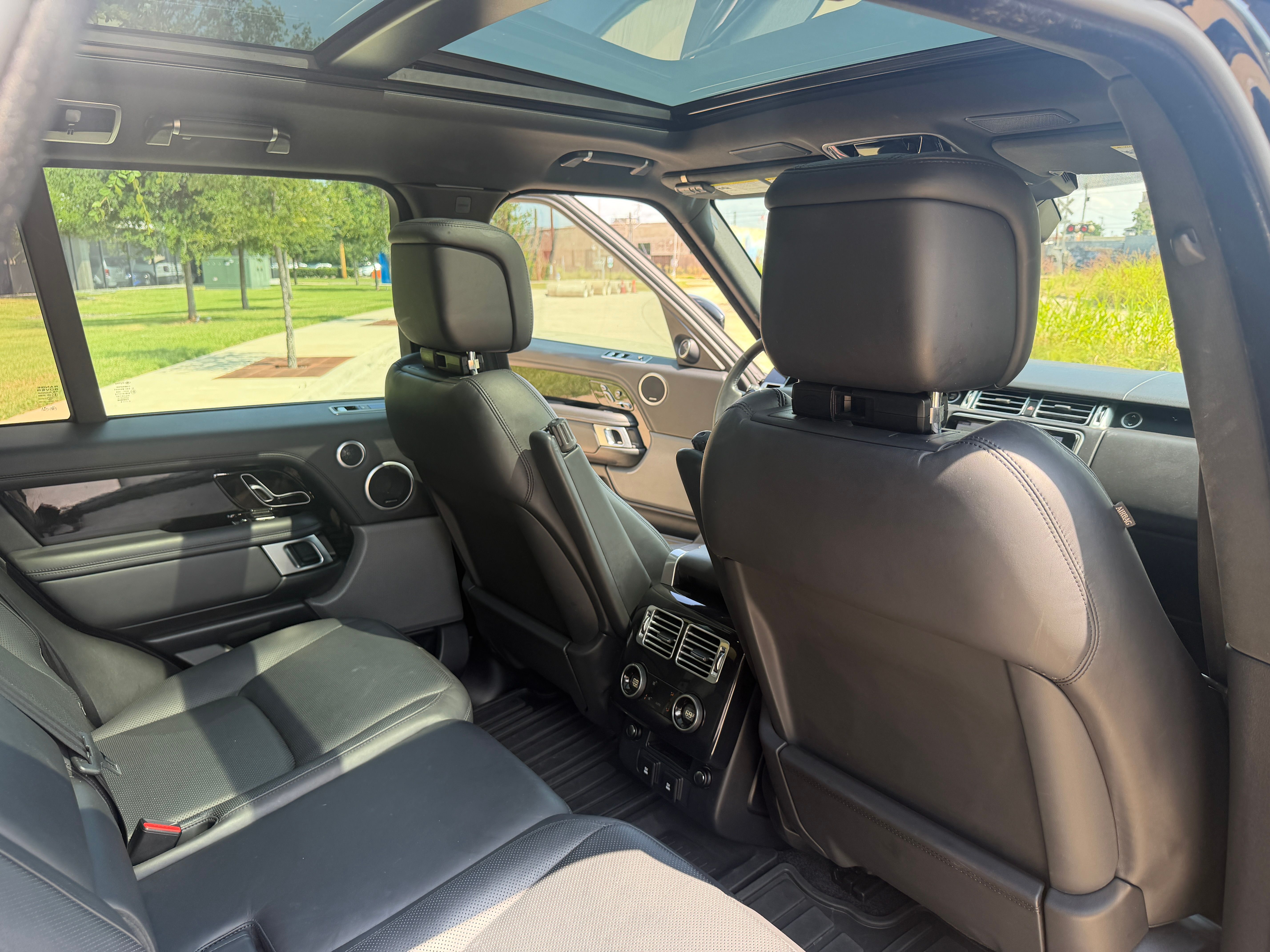 Used 2020 Land Rover Range Rover HSE AWD/4WD image 25