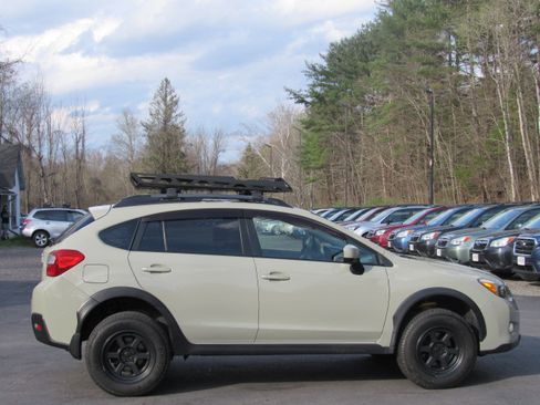 Used 2013 Subaru XV Crosstrek 2.0i Limited AWD/4WD image 8