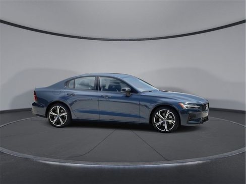 Used 2024 Volvo S60 B5 Core image 17