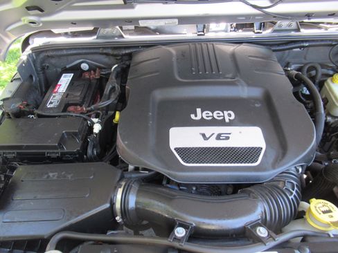 Used 2014 Jeep Wrangler 4WD Sport image 13