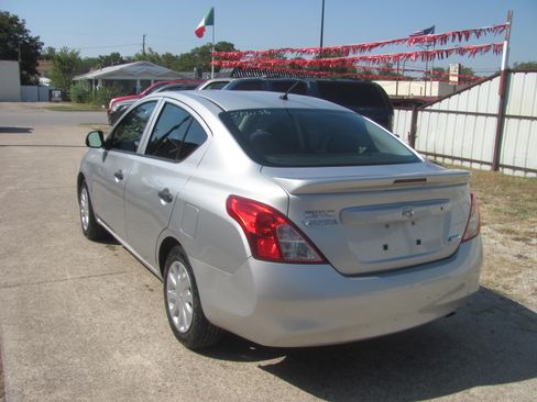 Used 2014 Nissan Versa image 3
