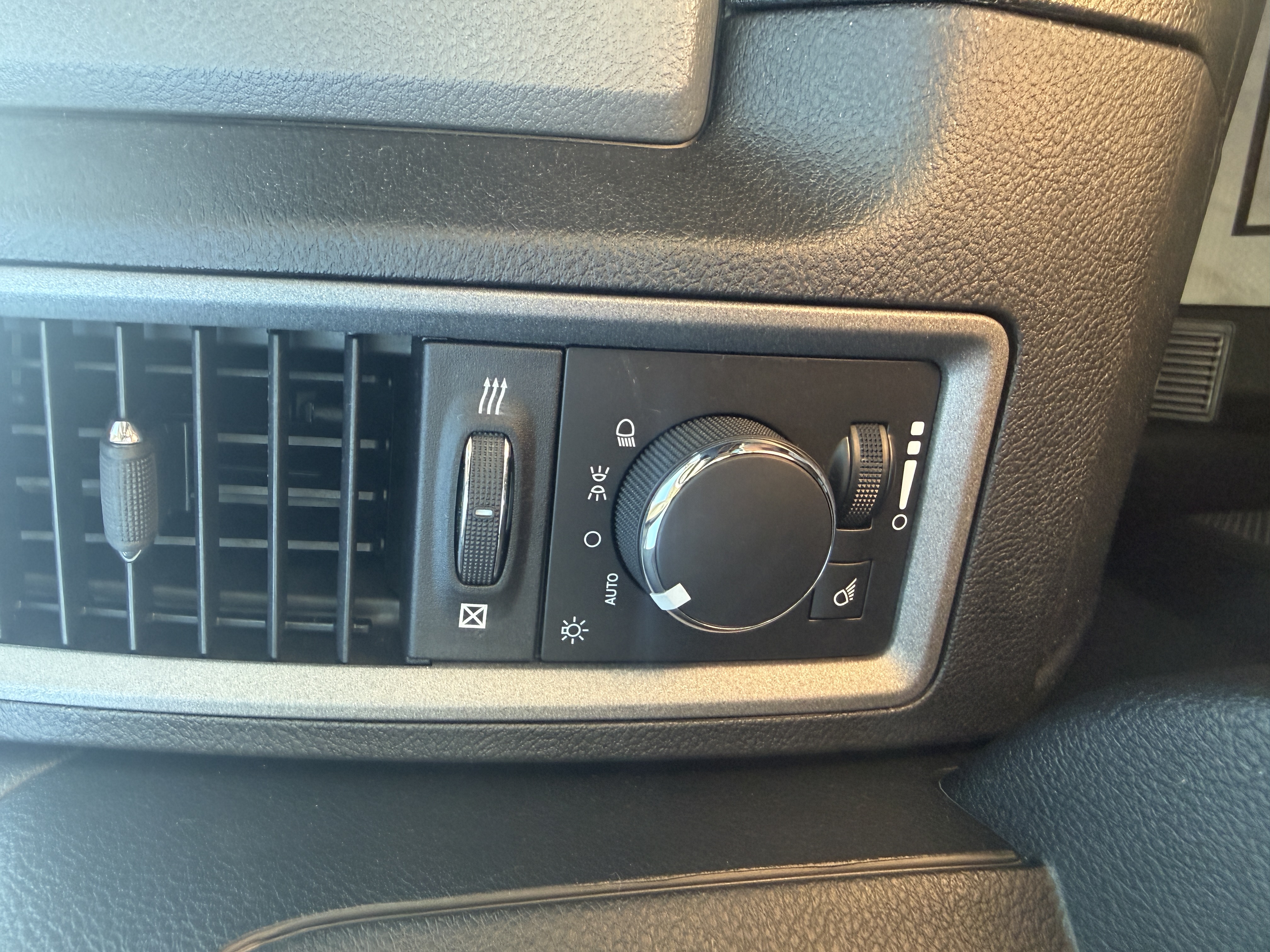 Used 2017 RAM 1500 2WD Quad Cab ST image 10