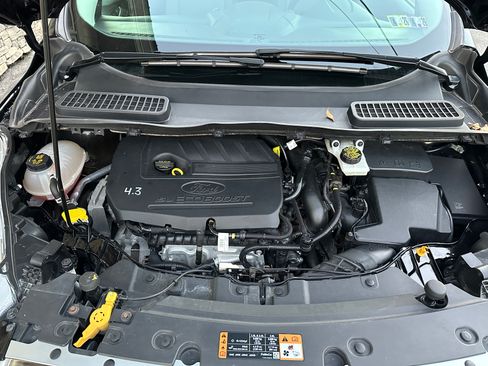 Used 2017 Ford Escape SE image 18