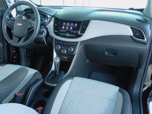 Used 2020 Chevrolet Trax FWD LT w/ 1LT image 4