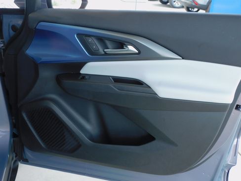 Used 2025 Chevrolet Equinox EV LT image 20