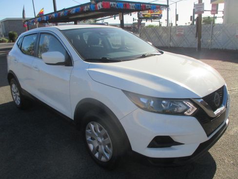 Used 2020 Nissan Rogue Sport FWD image 3