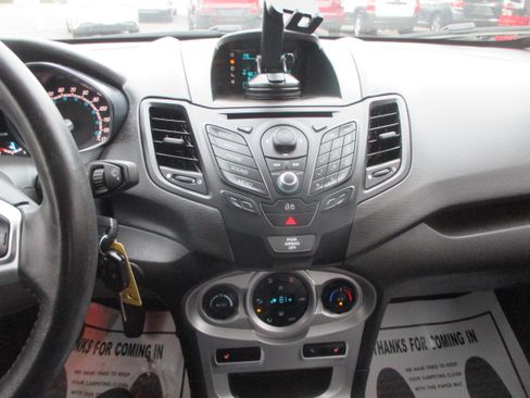 Used 2015 Ford Fiesta SE image 7