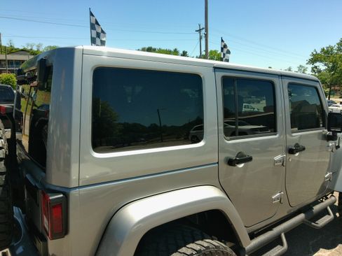 Used 2015 Jeep Wrangler 4WD Unlimited Sahara image 17