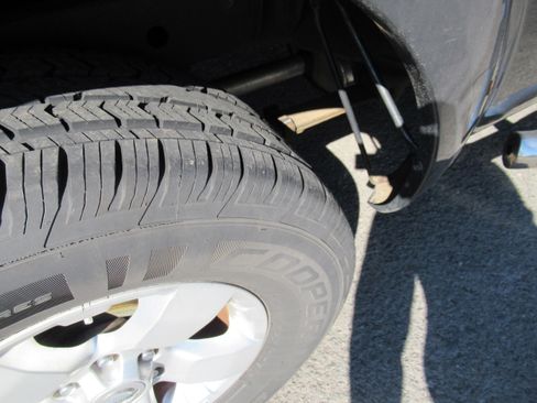 Used 2011 Nissan Frontier SV image 16