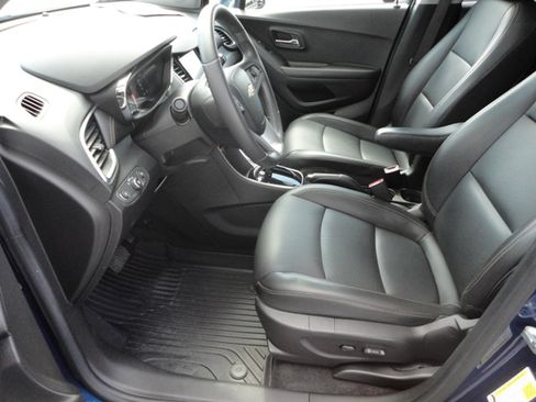 Used 2020 Chevrolet Trax AWD Premier image 13