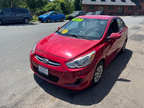 Used 2015 Hyundai Accent GLS Sedan FWD image 2
