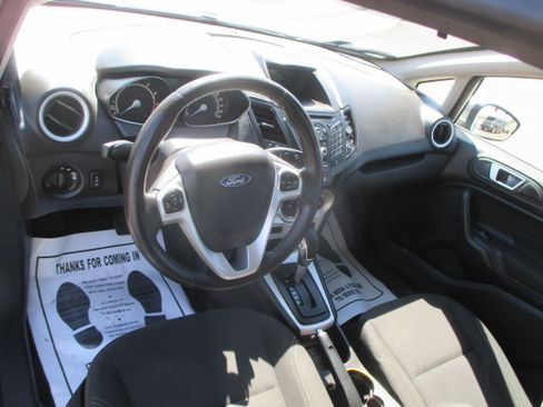 Used 2015 Ford Fiesta SE image 8