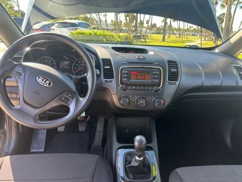 Used 2018 Kia Forte LX image 12