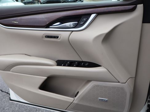 Used 2014 Cadillac XTS Luxury image 18