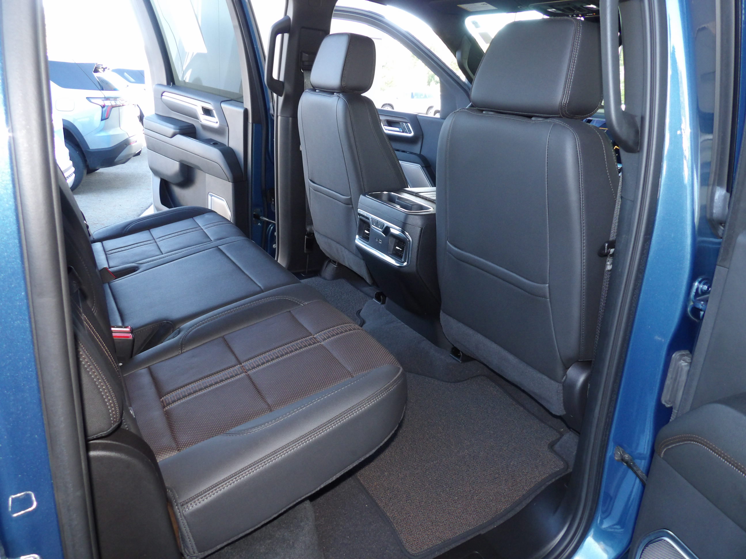 Used 2024 Chevrolet Silverado 3500 4x4 Crew Cab High Country image 26