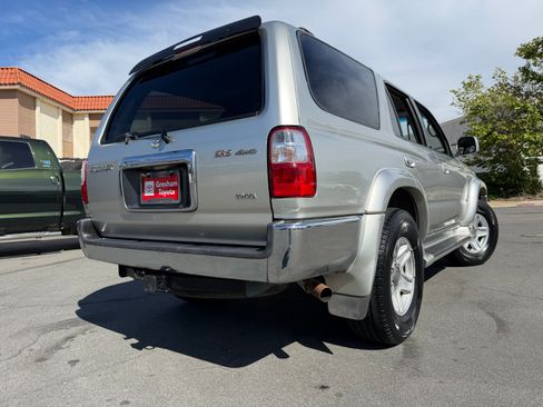 Used 2002 Toyota 4Runner SR5 AWD/4WD image 8