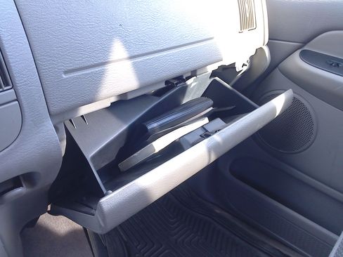 Used 2004 Dodge Ram 1500 Truck SLT image 17