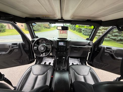 Used 2014 Jeep Wrangler 4WD Unlimited Altitude image 13