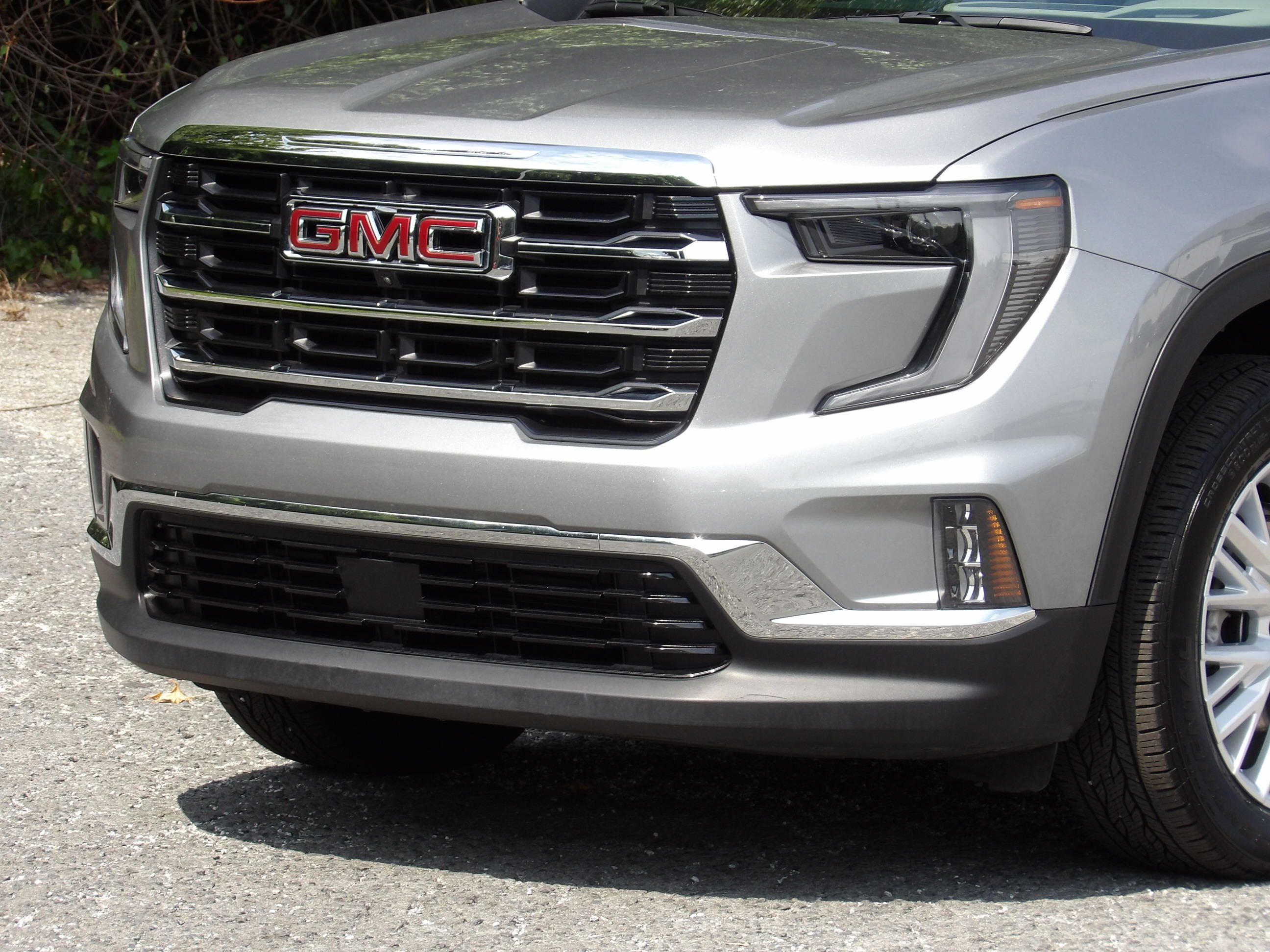 Used 2026 GMC Acadia FWD Elevation image 10